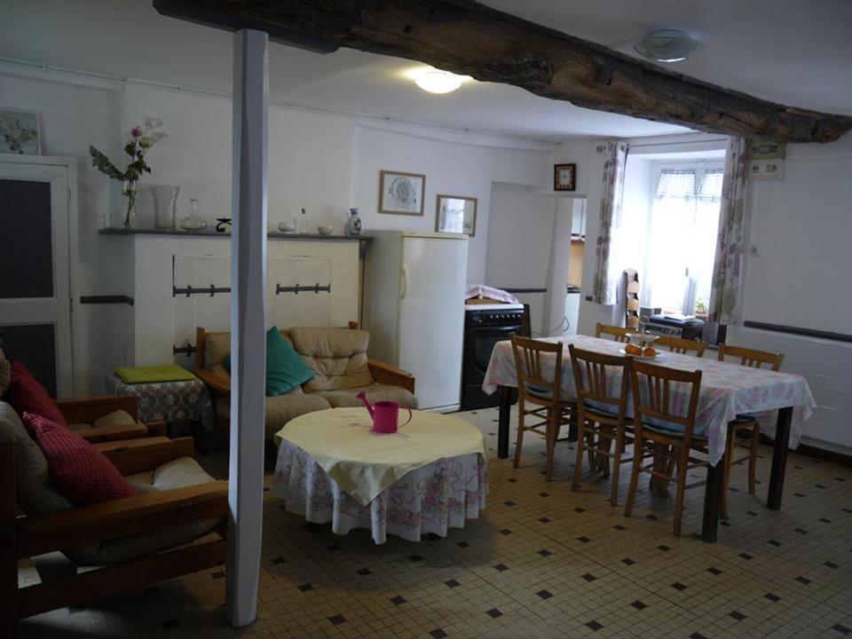 Bed and Breakfast Les Miquelots Pont-d'Ouilly Exterior foto